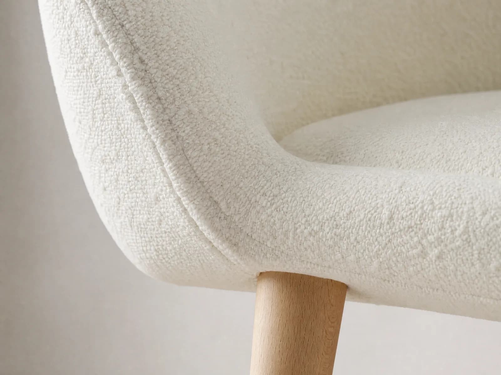Set 4 sedie design imbottite in bouclé con gambe in faggio - Miniatura 2
