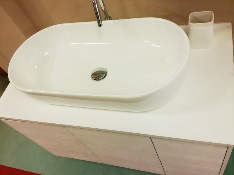 Bagno sospeso in legno bianco - Immagine 1