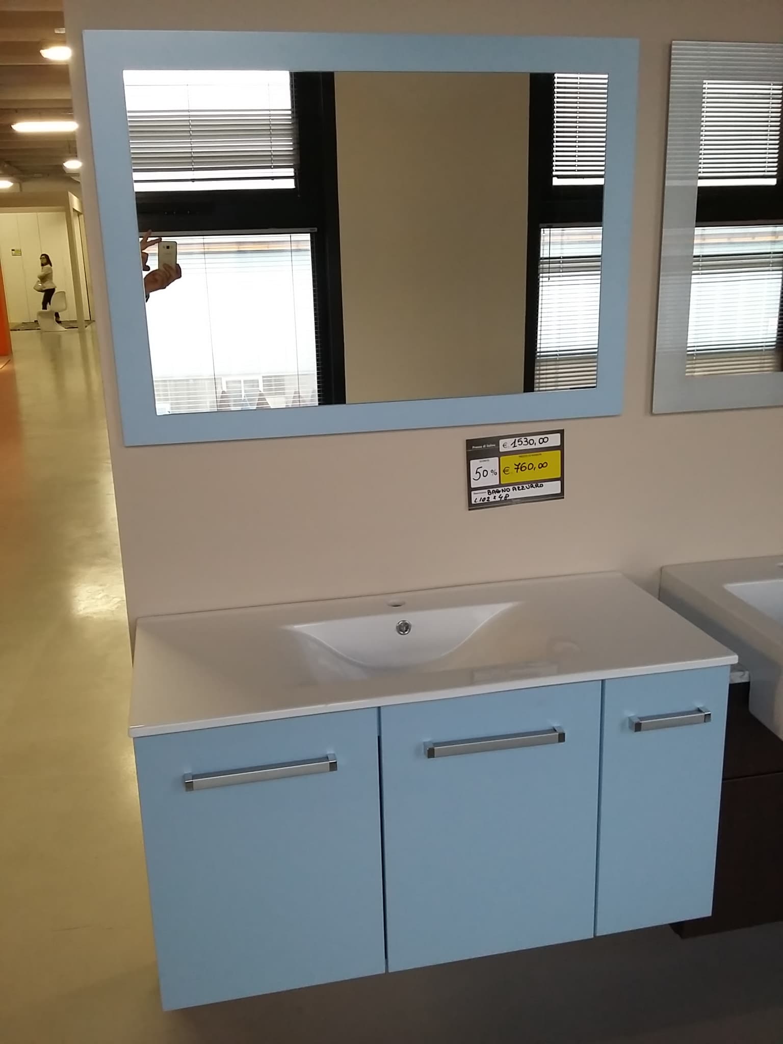 Bagno sospeso Easy azzurro con specchiera - Immagine 1