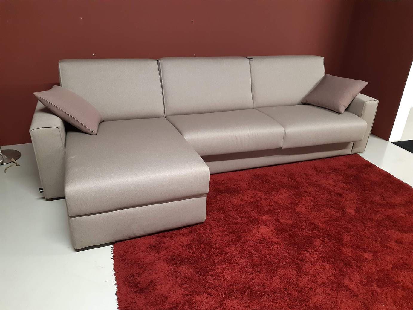 Divano letto con penisola color beige - Immagine 1