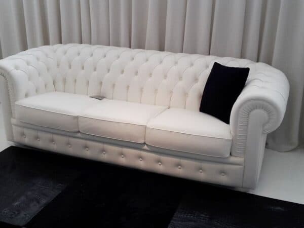 Divano in pelle capitonné tipo Chesterfield - Immagine 1