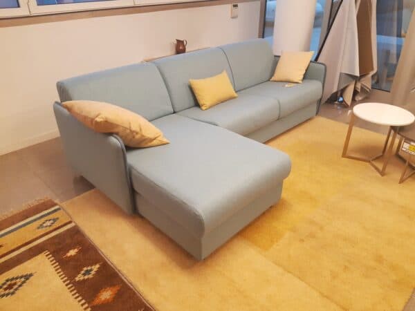 Divano letto con penisola contenitore in promozione - Immagine 1