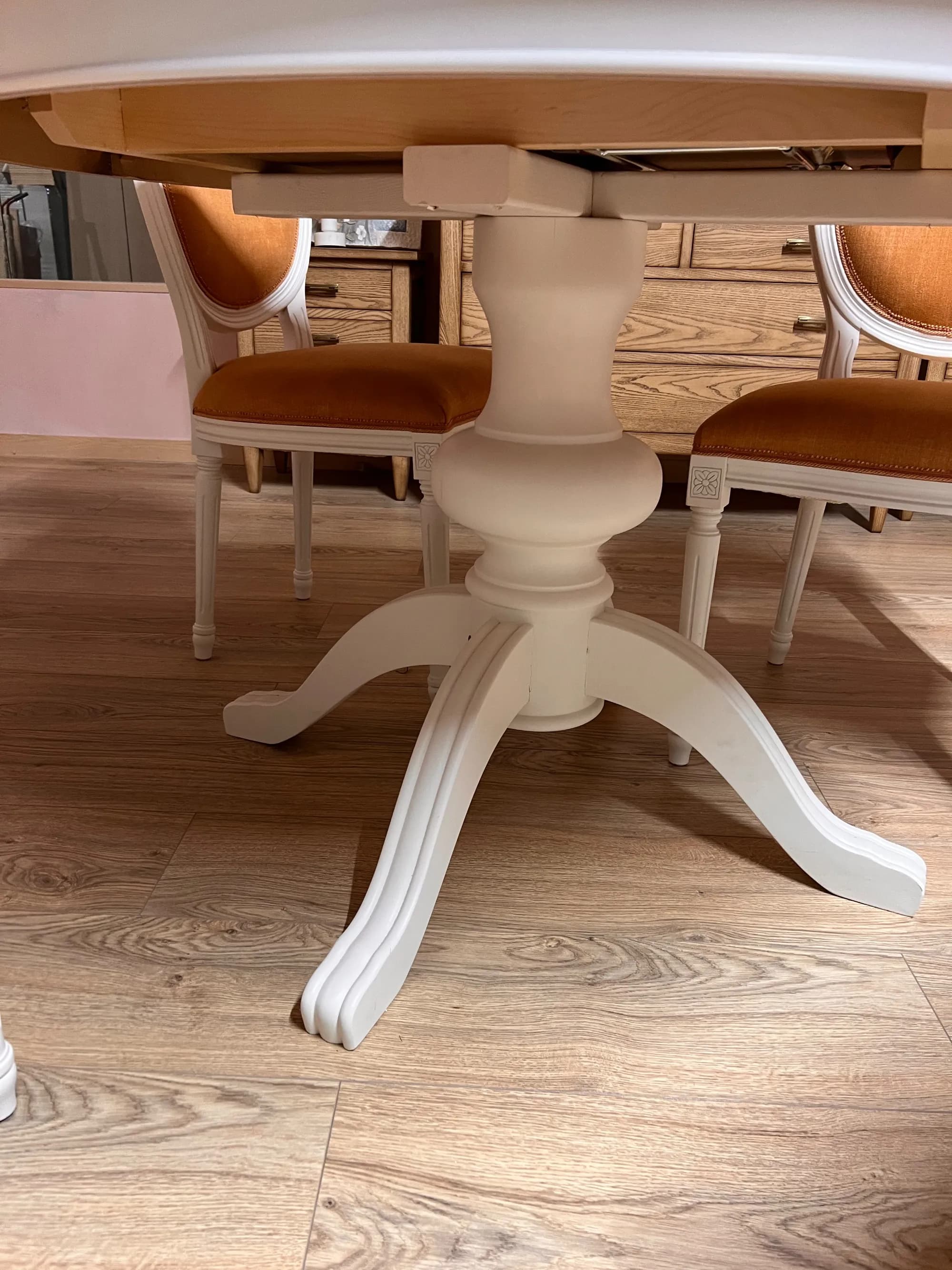 🤍 Tavolo Giglio – Arte, eleganza e funzionalità 🌰🎨 - Immagine 1