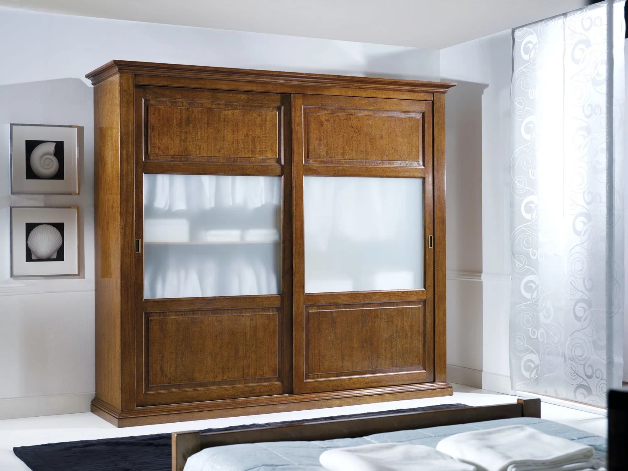 ARMADIO CON ANTE SCORREVOLI IN VETRO E STRUTTURA IN LEGNO LISTELLARE â QUALITĂ SUPERIORE đ - Immagine 1