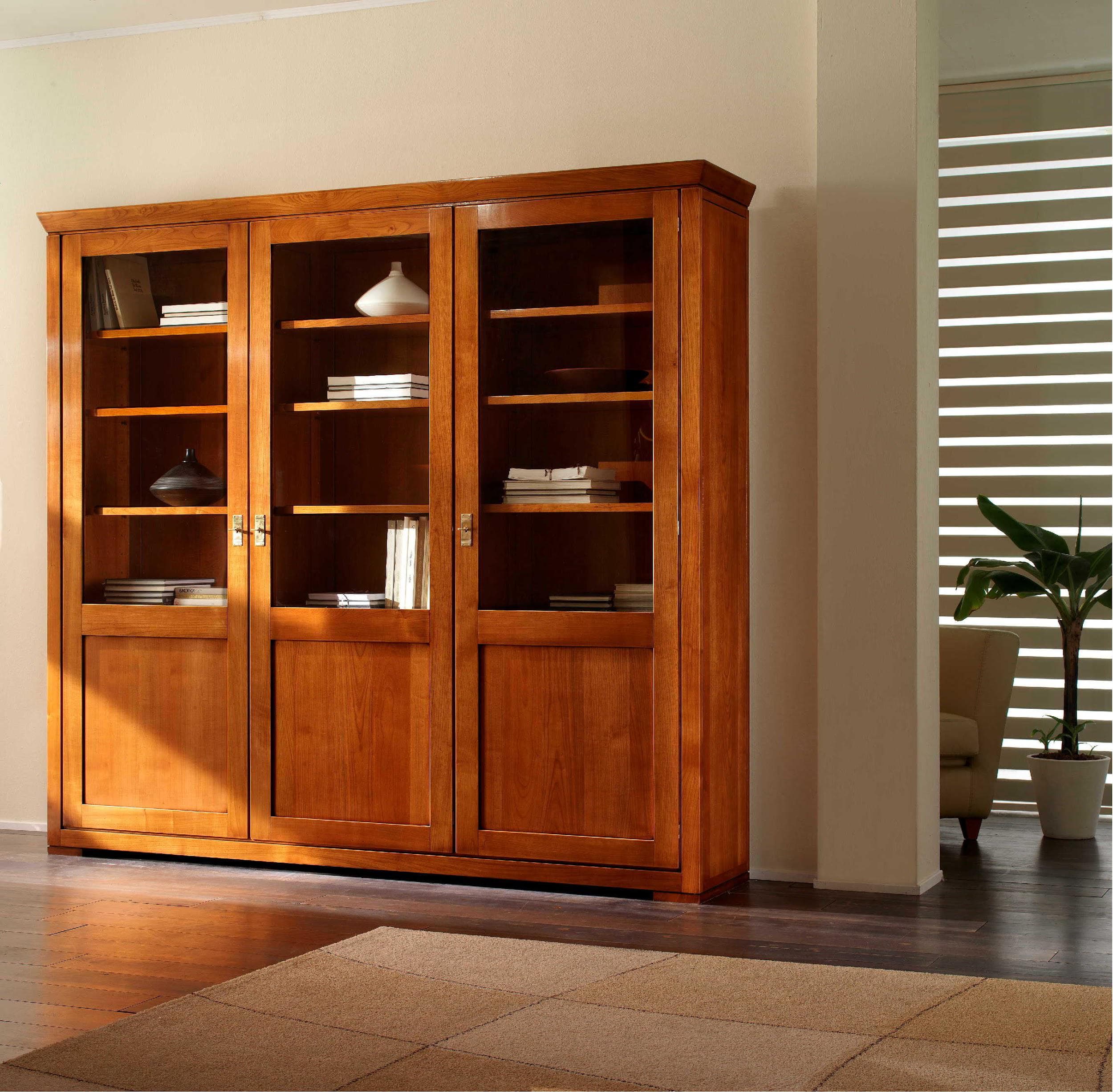 Luce e Spazio: Vetrina a 3 Ante in Ciliegio - Immagine 1