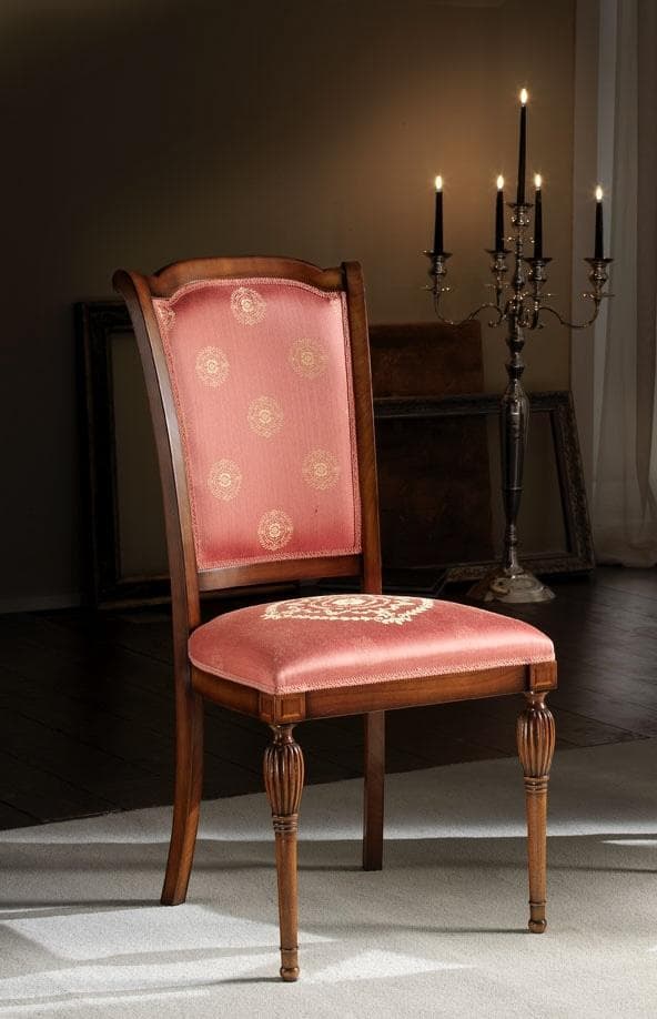 Sinfonia di Comfort: Sedia Regale in Ciliegio - Immagine 1