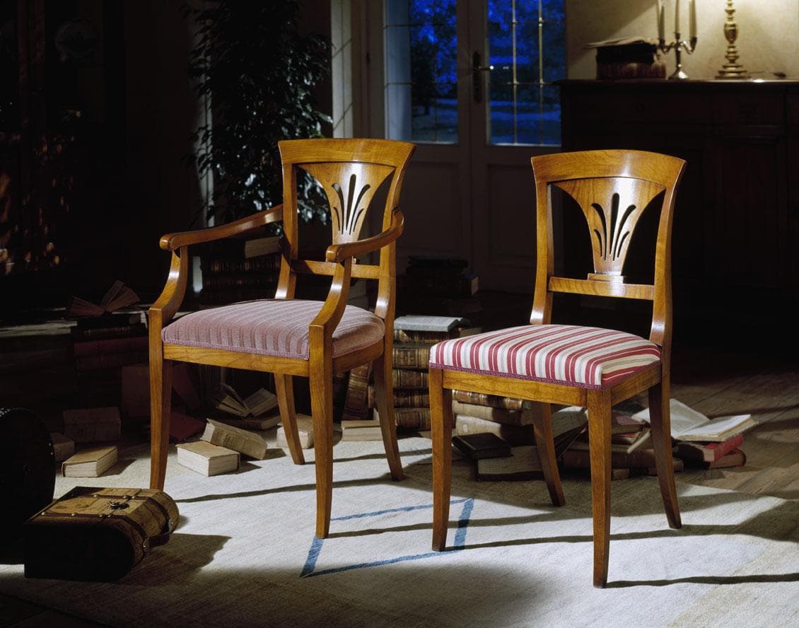 Eleganza Esotica: Poltrona in Ciliegio con Intaglio a Palma - Immagine 1