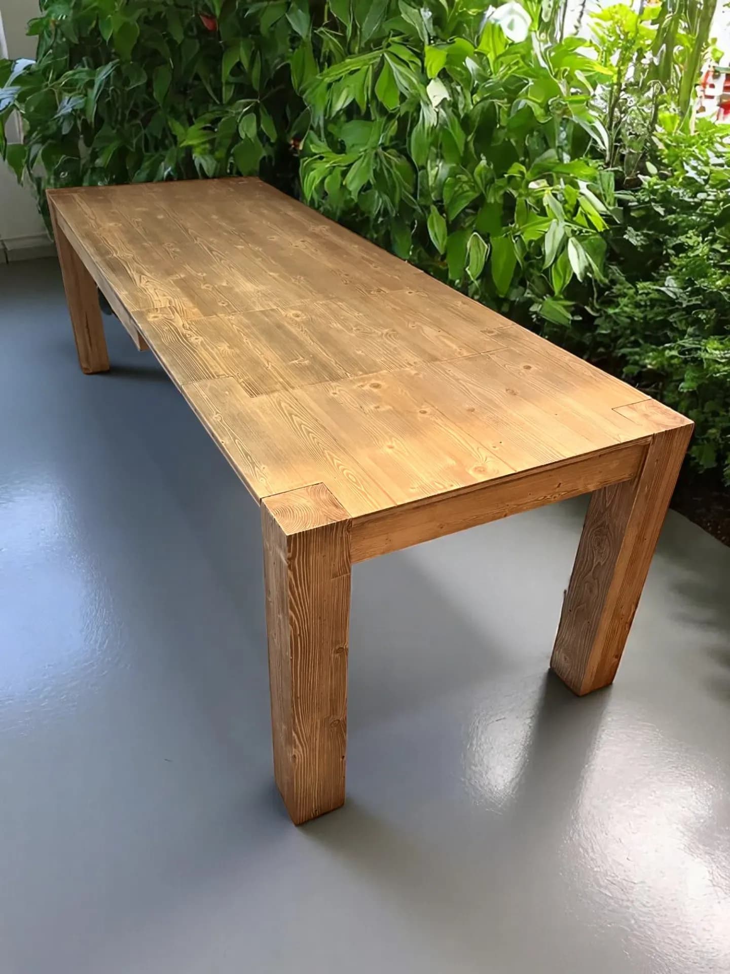 Tavolo Malmo – Il calore del legno massello in stile vintage moderno