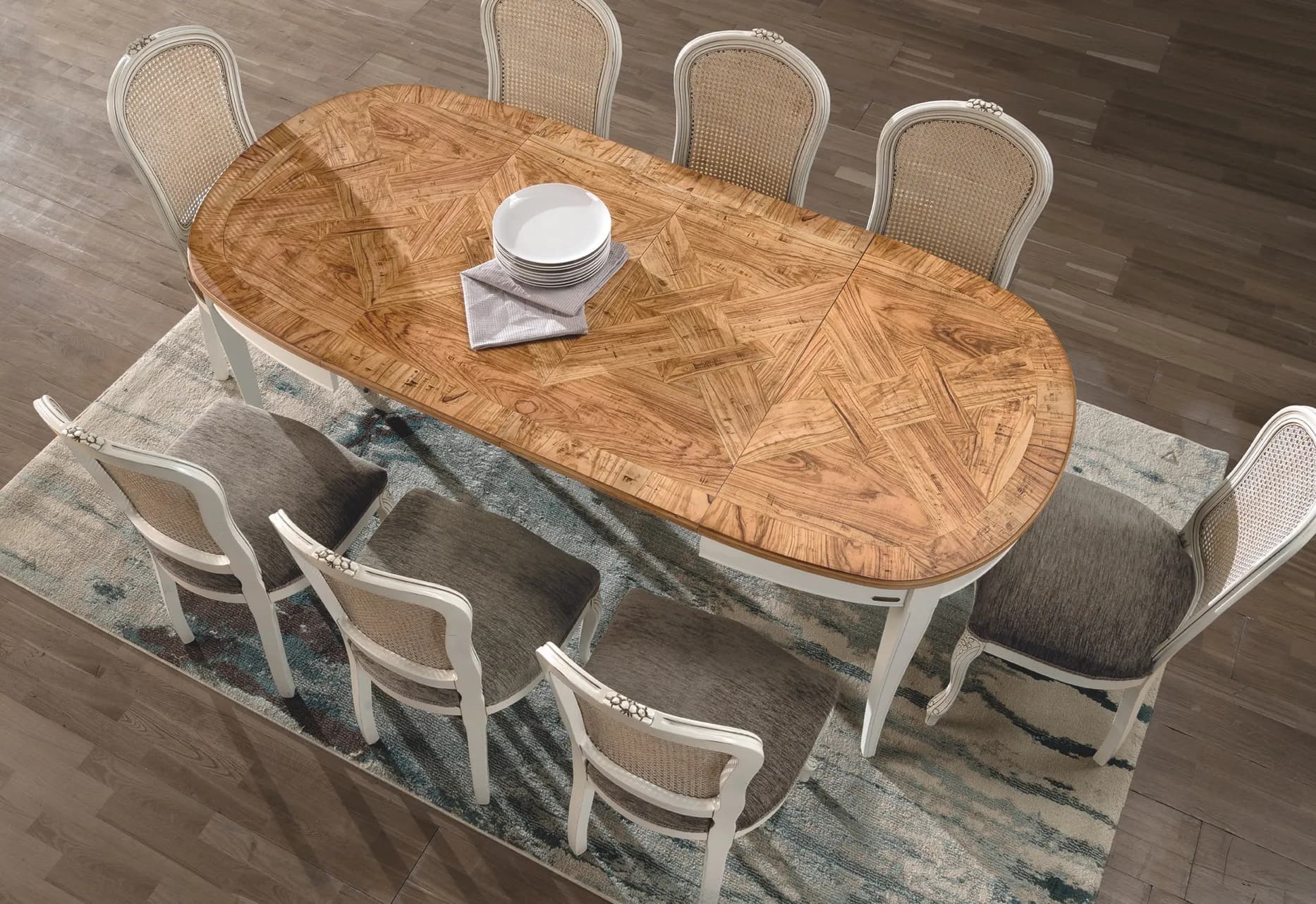 Tavolo Ovalino in Radica di Ulivo by Artigiani Veneti – Un Capolavoro Artigianale di Prestigio