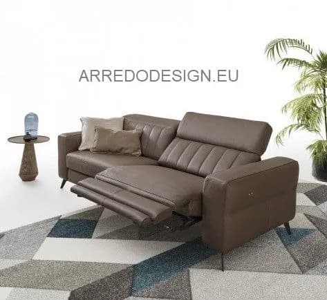 Divano in pelle Egon by LeComfort – Con Relax elettrico a Prezzo Outlet