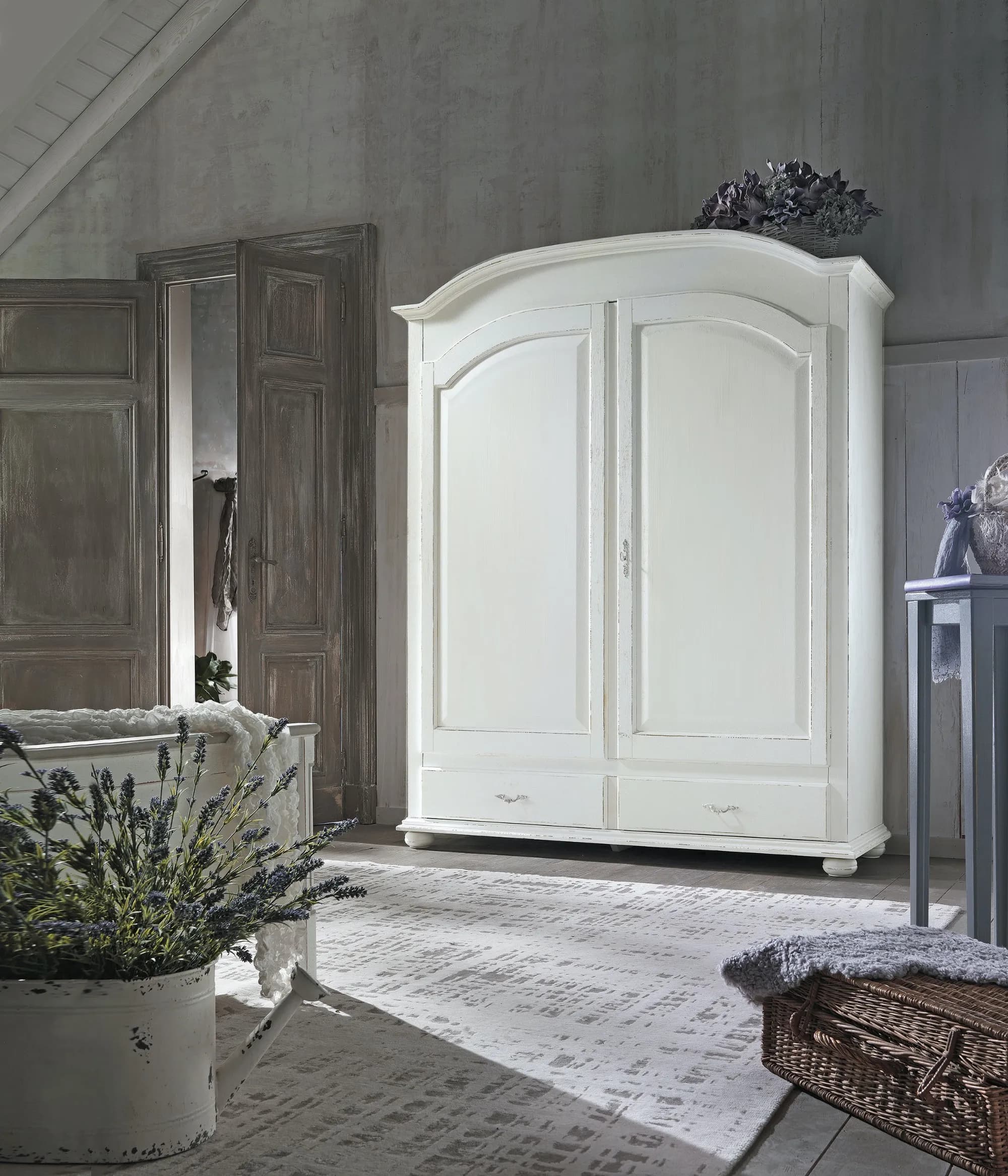 Armadio 2 Ante Stile Francese – Laccatura Shabby Bianca o Verdone Eleganza Senza Tempo A Prezzo Outlet