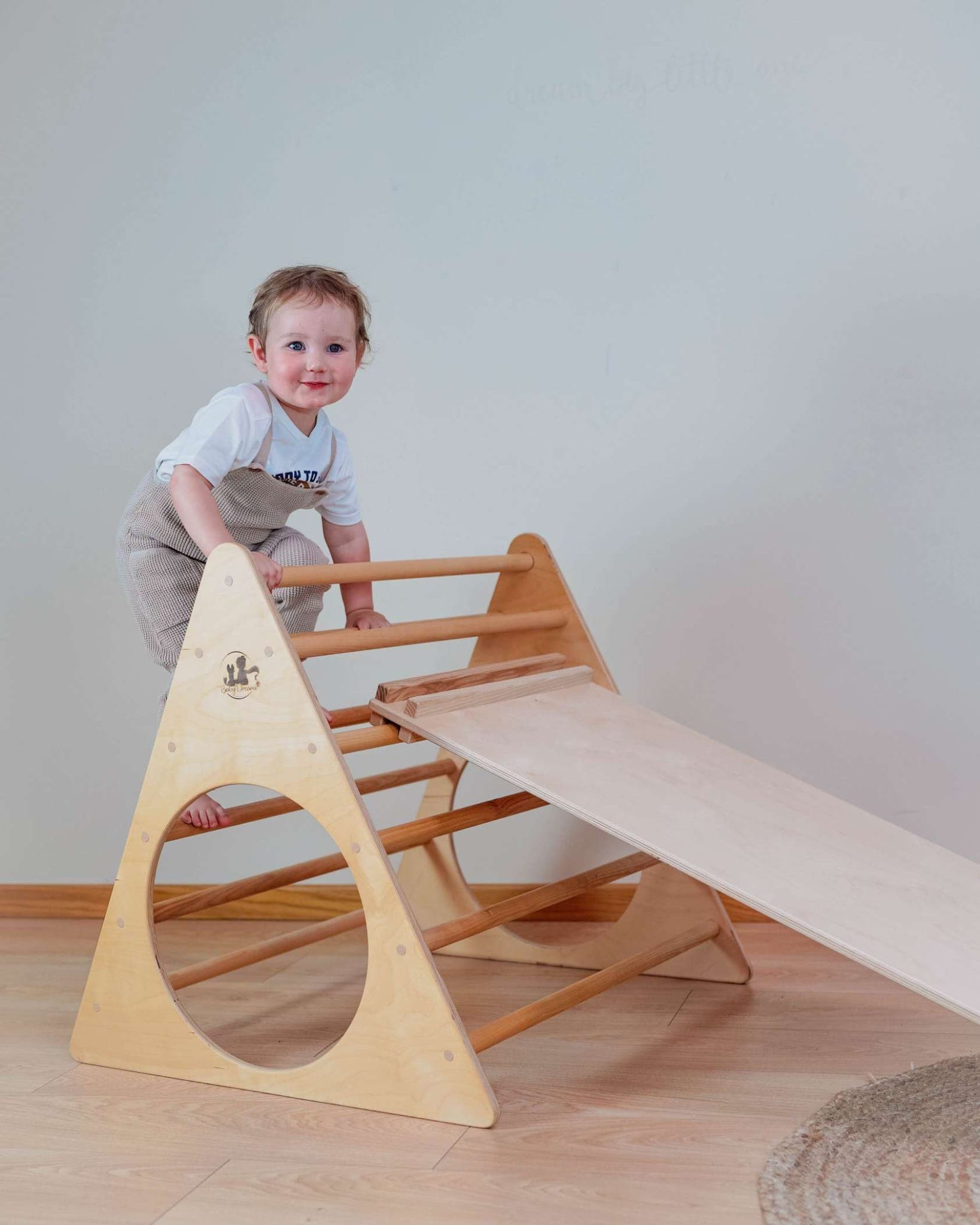 Triangolo di Pikler con Rampa: Movimento Autonomo e Divertimento