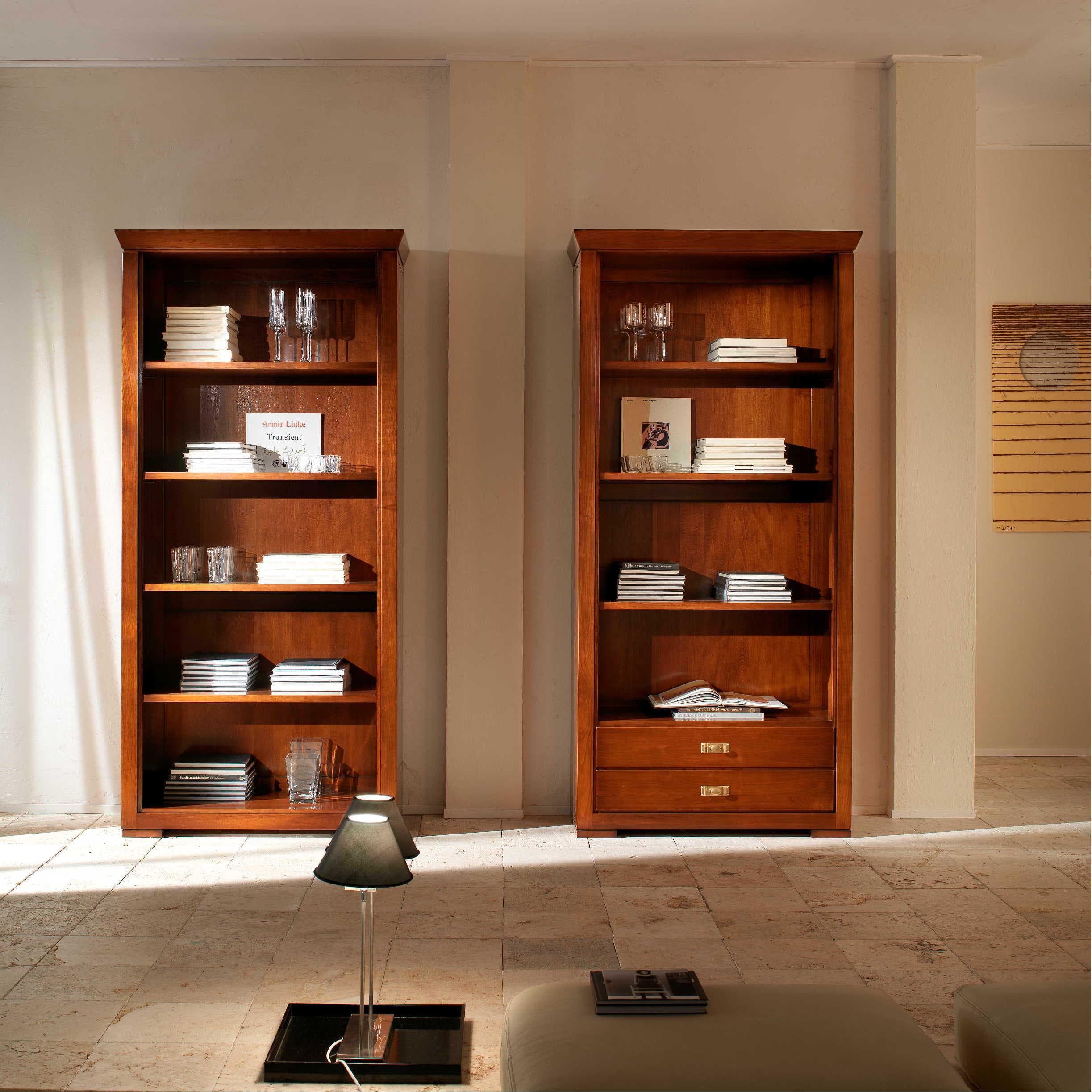 Verticalità ed Eleganza: Libreria a 4 Ripiani